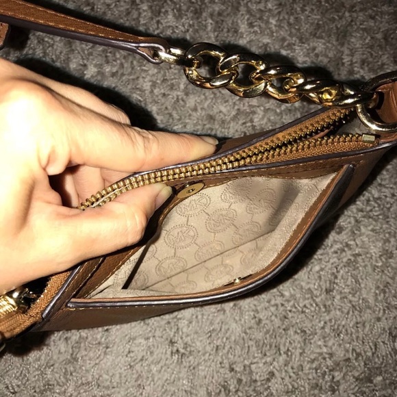 Michael Kors Bedford Leather Crossbody Bag - Picture 6 of 8